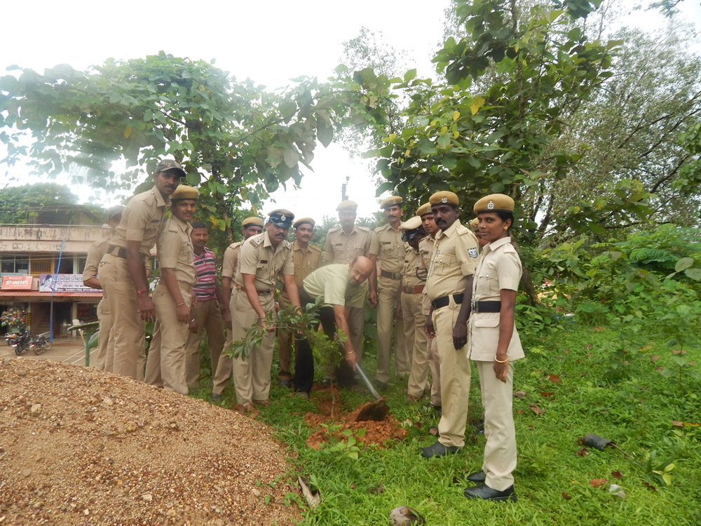 ಕಡಬ ಗೃಹರಕ್ಷಕ ದಳ ಘಟಕಕಕ್ಕೆ ಜಿಲ್ಲಾ ಕಮಾಂಡೆಂಟ್ ಭೇಟಿ